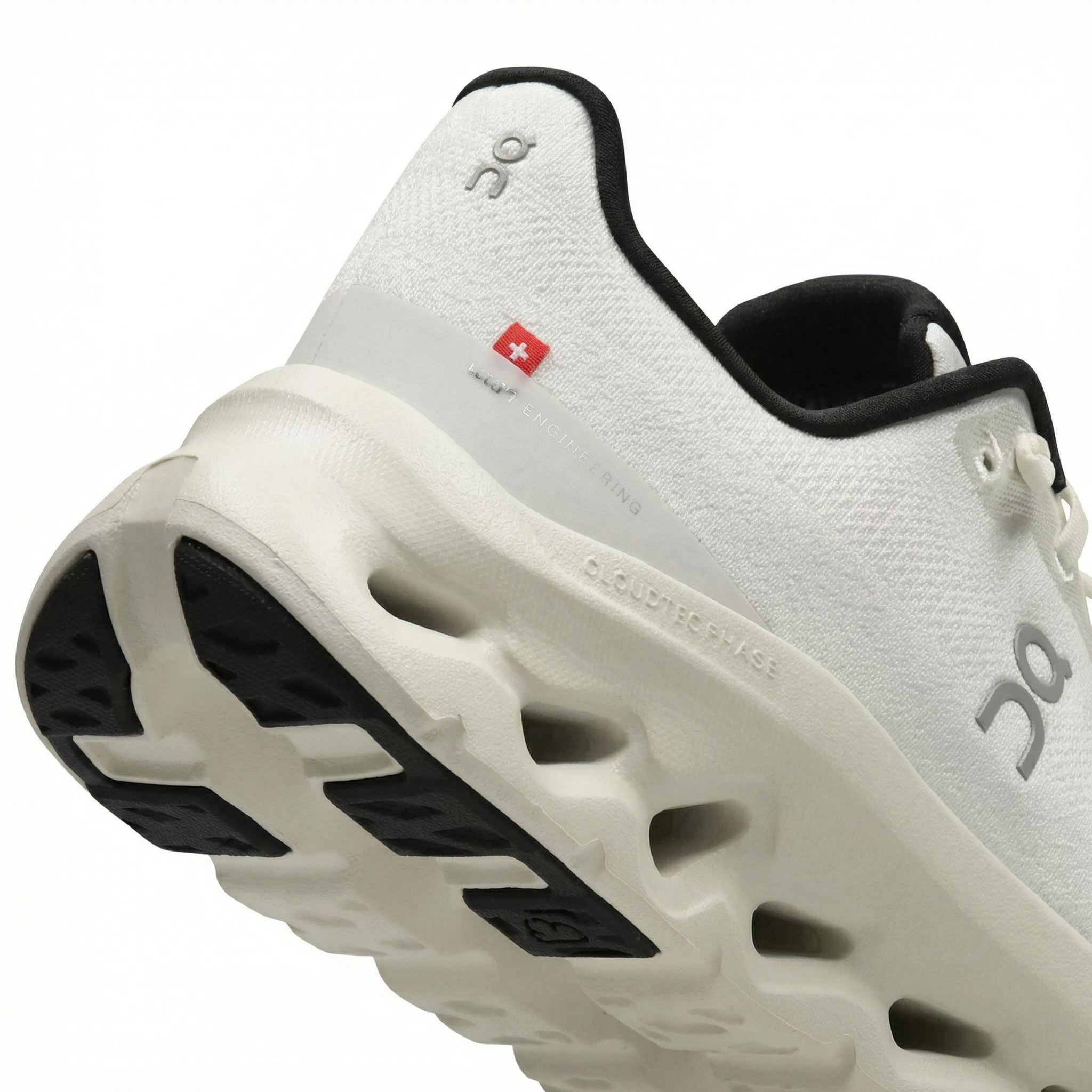 Cloudtilt™ – Pearl Ice White
